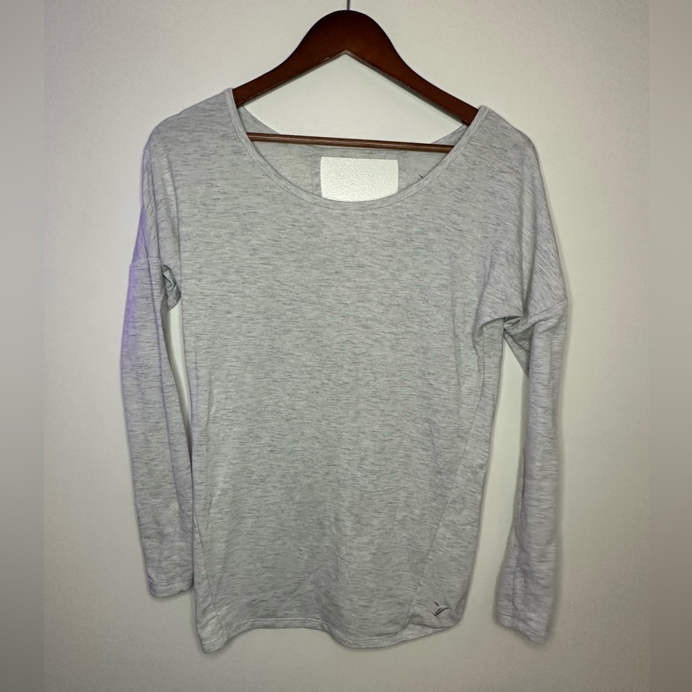 Old Navy Active Go Dry woman’s xs Heather Gray Long Sleeve Crewneck Top